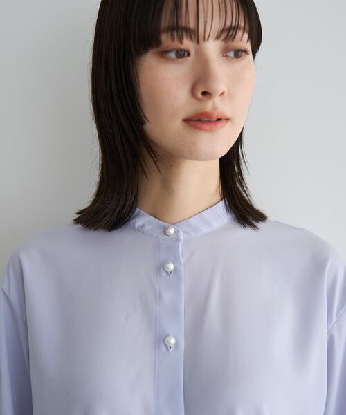 YECCA VECCA（イェッカヴェッカ）の「2way裾アレンジパール釦ブラウス（シャツ/ブラウス・レディース・サックスブルー/ドット/ストライプ/ネイビー/オフホワイト・FREE）」の16枚目の写真