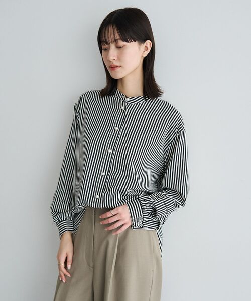 YECCA VECCA(イェッカヴェッカ)の「2way裾アレンジパール釦ブラウス(シャツ/ブラウス・レディース・サックスブルー/ドット/ストライプ/ネイビー/オフホワイト・FREE)」の6枚目の写真