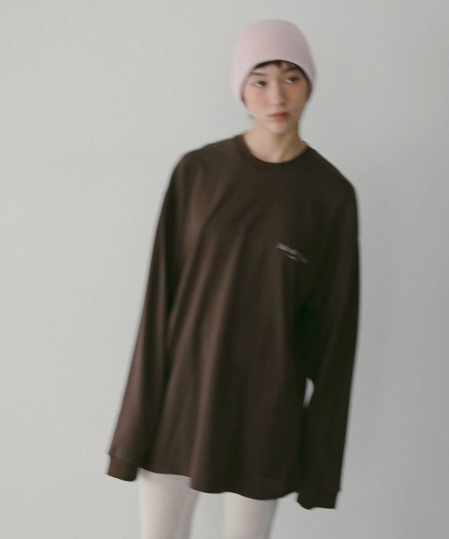 anuke（アンヌーク）の「anuke Logo Long T-Shirts（Tシャツ/カットソー・レディース・ダークブラウン・FREE）」の4枚目の写真