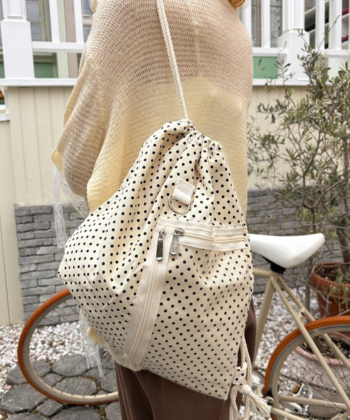 kutir（クティール）の「kutirlune／ドットナップサック（バックパック/リュック・レディース・ライトベージュ/ライトグリーン・FREE）」の2枚目の写真