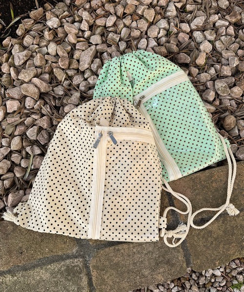 kutir（クティール）の「kutirlune／ドットナップサック（バックパック/リュック・レディース・ライトベージュ/ライトグリーン・FREE）」の5枚目の写真