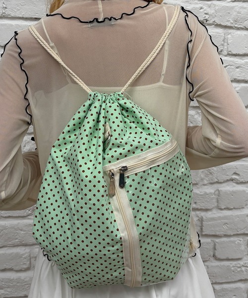 kutir（クティール）の「kutirlune／ドットナップサック（バックパック/リュック・レディース・ライトベージュ/ライトグリーン・FREE）」の6枚目の写真