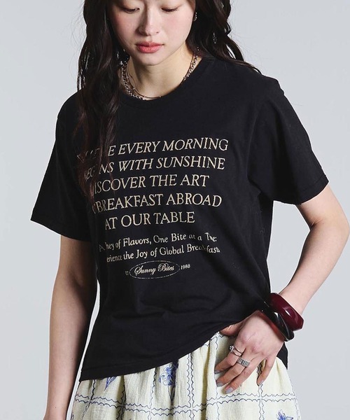 ROSE BUD（ローズバッド）の「(mag.by c)FLOCK PRINT LOGO TEE（Tシャツ/カットソー・レディース・ブラック/オフホワイト・ONE SIZE）」の2枚目の写真