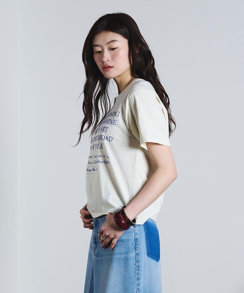 ROSE BUD（ローズバッド）の「(mag.by c)FLOCK PRINT LOGO TEE（Tシャツ/カットソー・レディース・ブラック/オフホワイト・ONE SIZE）」の4枚目の写真