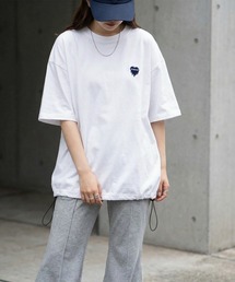 SlashDate（スラッシュデイト）の「【85】別注 ワンポイント ハートロゴ刺繍 クルーネックTシャツ ドローコード ユニセックス レディース メンズ【Sサイズ~Lサイズ】（Tシャツ/カットソー）」