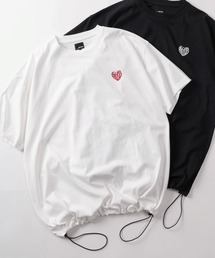 SlashDate（スラッシュデイト）の「【85】別注 ワンポイント ハートロゴ刺繍 クルーネックTシャツ ドローコード ユニセックス レディース メンズ【Sサイズ~Lサイズ】（Tシャツ/カットソー）」