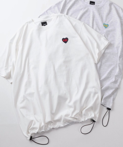 SlashDate（スラッシュデイト）の「【85】別注 ワンポイント ハートロゴ刺繍 フロッキーワッペン クルーネックTシャツ/ドローコード/ユニセックス/レディース/メンズ/新柄追加【Sサイズ～Lサイズ】（Tシャツ/カットソー・レディース・ブラック系3/ブラック系1/ブラック系/ホワイト系2/ホワイト系1/ホワイト系/ブラック系2/ホワイト系3/ホワイト系5/ライトグレー系/ホワイト系4/ブラック系4・S/L/M）」の6枚目の写真