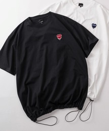 SlashDate（スラッシュデイト）の「【85】別注 ワンポイント ハートロゴ刺繍 クルーネックTシャツ ドローコード ユニセックス レディース メンズ【Sサイズ~Lサイズ】（Tシャツ/カットソー）」