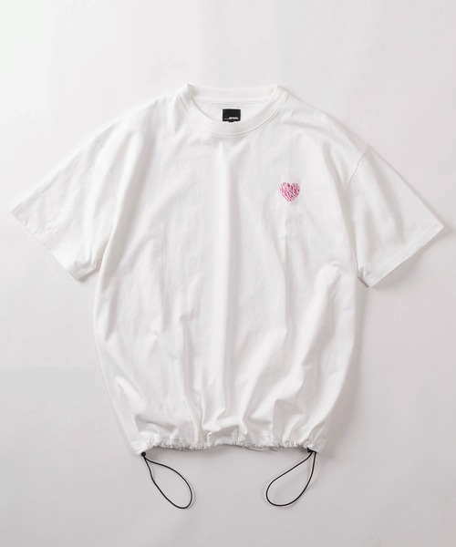SlashDate（スラッシュデイト）の「【85】別注 ワンポイント ハートロゴ刺繍 フロッキーワッペン クルーネックTシャツ/ドローコード/ユニセックス/レディース/メンズ/新柄追加【Sサイズ～Lサイズ】（Tシャツ/カットソー・レディース・ブラック系3/ブラック系1/ブラック系/ホワイト系2/ホワイト系1/ホワイト系/ブラック系2/ホワイト系3/ホワイト系5/ライトグレー系/ホワイト系4/ブラック系4・S/L/M）」の15枚目の写真