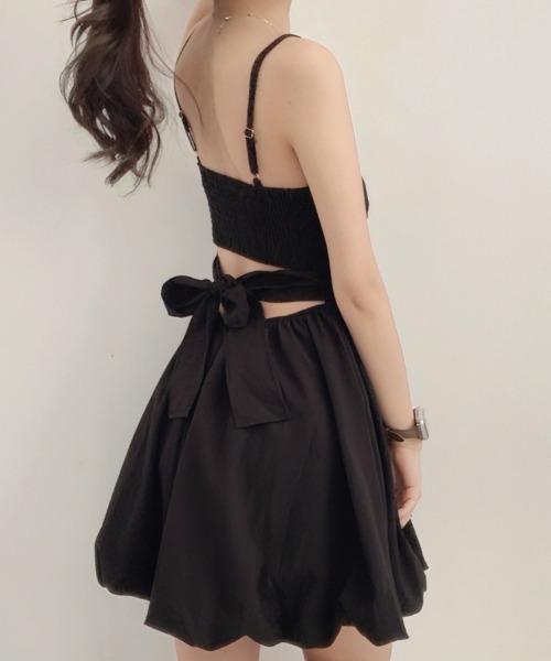 SEU（エスイーユー）の「1枚できれいめ満開。バックリボンバルーン ミニ キャミ ワンピース。 【オフィスカジュアル】【きれいめカジュアル】 レディース韓国風（ワンピース・レディース・ブラック/ホワイト・フリー）」の21枚目の写真