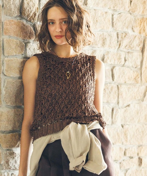 audrey and john wad（オードリーアンドジョンワッド）の「ヤーン透かし柄ノースリーブニット（ニット/セーター・レディース・ブラウン/アイボリー・FREE）」の2枚目の写真