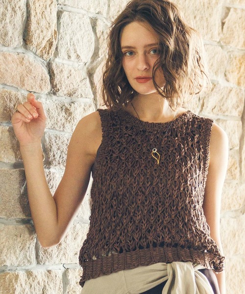 audrey and john wad（オードリーアンドジョンワッド）の「ヤーン透かし柄ノースリーブニット（ニット/セーター・レディース・ブラウン/アイボリー・FREE）」の6枚目の写真