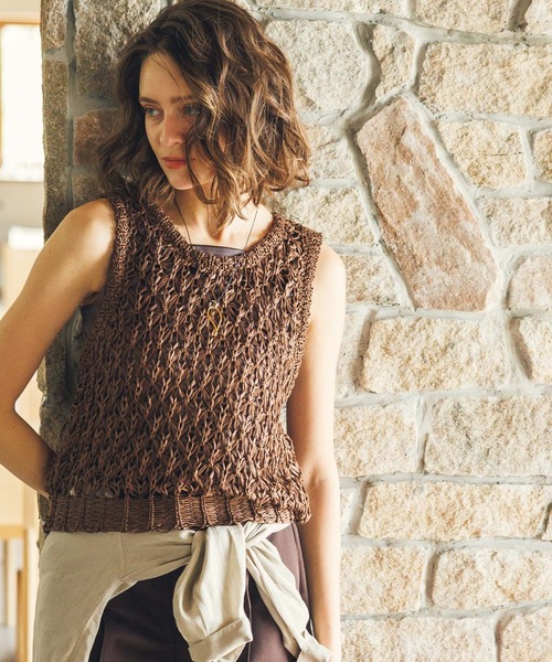 audrey and john wad（オードリーアンドジョンワッド）の「ヤーン透かし柄ノースリーブニット（ニット/セーター・レディース・ブラウン/アイボリー・FREE）」の7枚目の写真