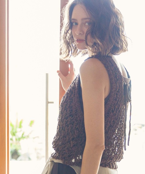 audrey and john wad（オードリーアンドジョンワッド）の「ヤーン透かし柄ノースリーブニット（ニット/セーター・レディース・ブラウン/アイボリー・FREE）」の14枚目の写真