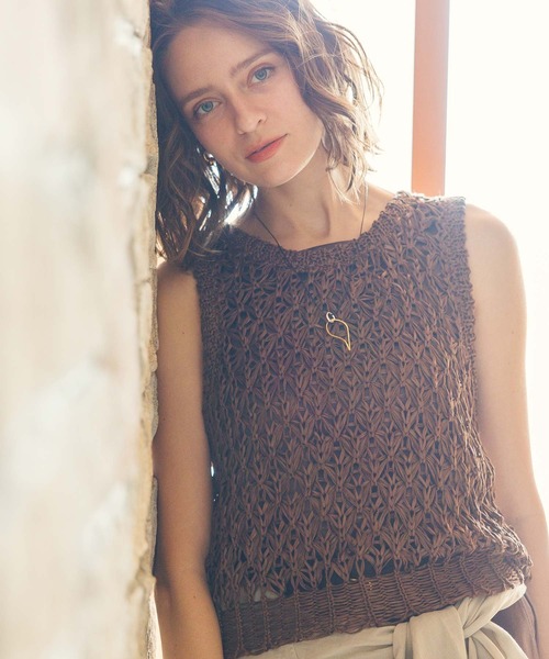 audrey and john wad（オードリーアンドジョンワッド）の「ヤーン透かし柄ノースリーブニット（ニット/セーター・レディース・ブラウン/アイボリー・FREE）」の15枚目の写真