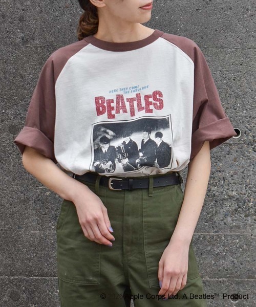 The Beatles(ザビートルズ)の「THE BEATLESツアーラグランTシャツ(Tシャツ/カットソー・レディース・ネイビー/ブラウン/オフホワイト・M/L)」の2枚目の写真