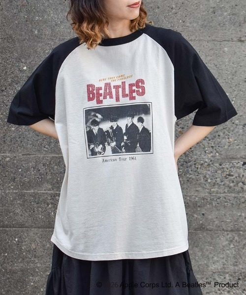 The Beatles(ザビートルズ)の「THE BEATLESツアーラグランTシャツ(Tシャツ/カットソー・レディース・ネイビー/ブラウン/オフホワイト・M/L)」の1枚目の写真