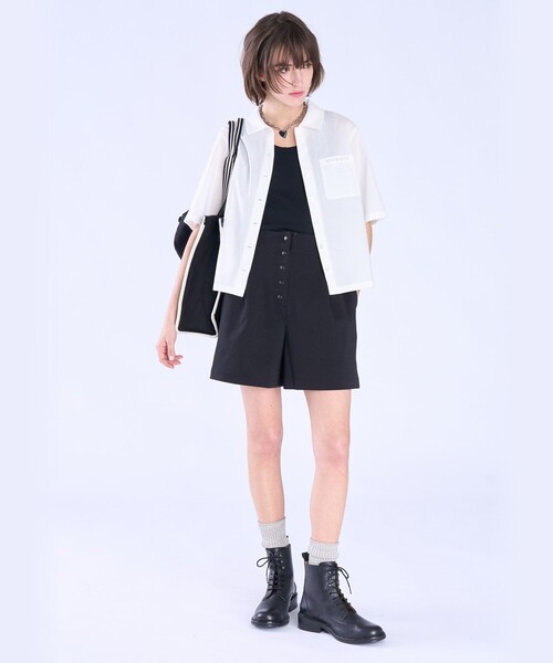 To b. by agnes b.(トゥービーバイアニエスベー)の「ボックスカット 半袖 シャツ(シャツ/ブラウス・レディース・ホワイト・40/38/36)」の6枚目の写真