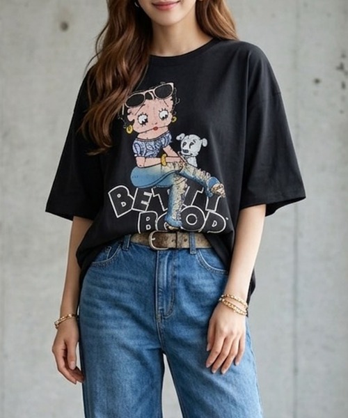 GLAMOROUS JANE(グラマラスジェーン)の「BETTY BOOPストリートプリント半袖Tシャツ(Tシャツ/カットソー・レディース・オフホワイト/チャコールグレー/ブラック・FREE)」の3枚目の写真