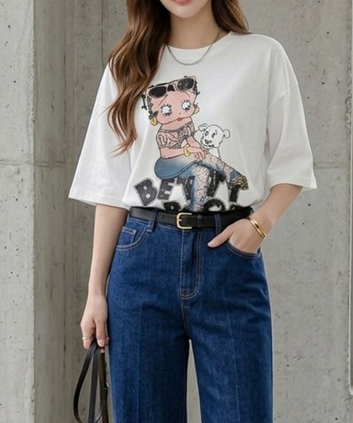 GLAMOROUS JANE(グラマラスジェーン)の「BETTY BOOPストリートプリント半袖Tシャツ(Tシャツ/カットソー・レディース・オフホワイト/チャコールグレー/ブラック・FREE)」の4枚目の写真
