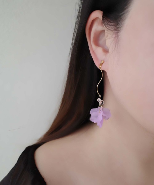 CERCA(チェルカ)の「jolie minette /ゆれる ウェーブ フリル ロングピアス/アレルギー対応(ピアス(両耳用)・レディース・ライトピンク/レモンイエロー/ブルー/パープル/ホワイト/ターメリック/オレンジ・FREE)」の3枚目の写真