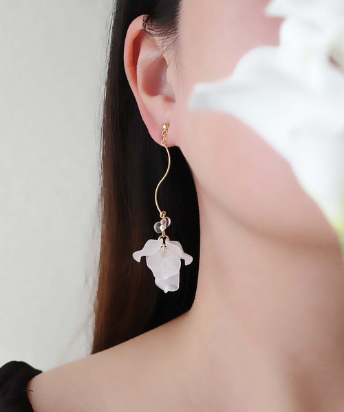 CERCA(チェルカ)の「jolie minette /ゆれる ウェーブ フリル ロングピアス/アレルギー対応(ピアス(両耳用)・レディース・ライトピンク/レモンイエロー/ブルー/パープル/ホワイト/ターメリック/オレンジ・FREE)」の19枚目の写真