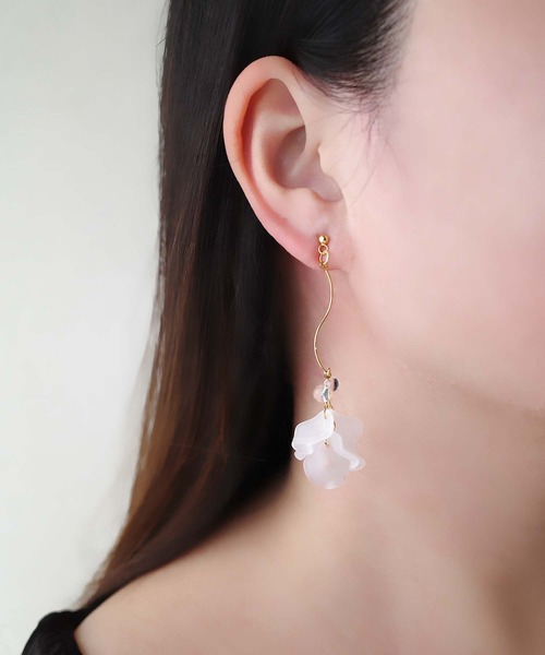 CERCA(チェルカ)の「jolie minette /ゆれる ウェーブ フリル ロングピアス/アレルギー対応(ピアス(両耳用)・レディース・ライトピンク/レモンイエロー/ブルー/パープル/ホワイト/ターメリック/オレンジ・FREE)」の18枚目の写真