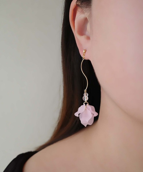 CERCA(チェルカ)の「jolie minette /ゆれる ウェーブ フリル ロングピアス/アレルギー対応(ピアス(両耳用)・レディース・ライトピンク/レモンイエロー/ブルー/パープル/ホワイト/ターメリック/オレンジ・FREE)」の17枚目の写真