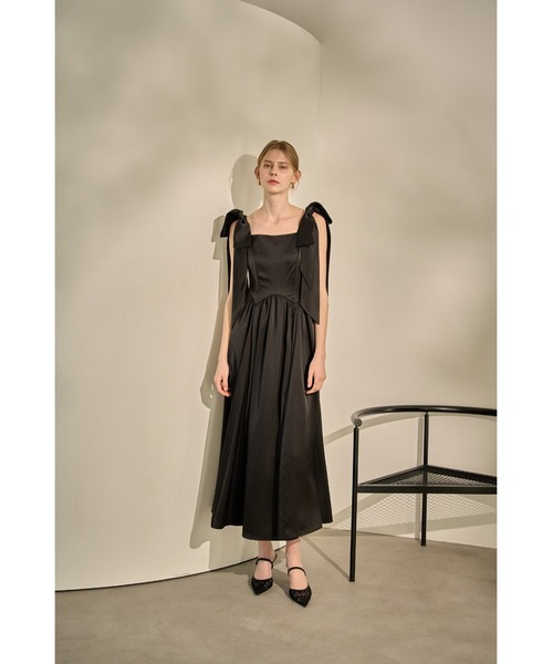 ERADIE(エラディエ)の「Double-Shoulder Ribbon Dress ダブルショルダーリボンドレス(ワンピース・レディース・シャンパン/レッド/ブラック・FREE)」の4枚目の写真