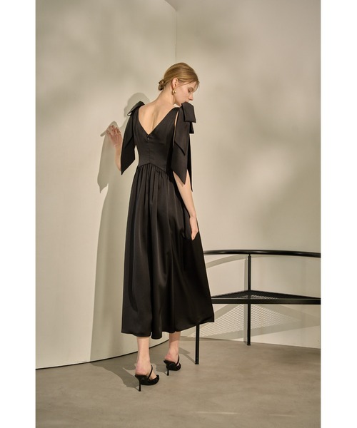 ERADIE(エラディエ)の「Double-Shoulder Ribbon Dress ダブルショルダーリボンドレス(ワンピース・レディース・シャンパン/レッド/ブラック・FREE)」の5枚目の写真
