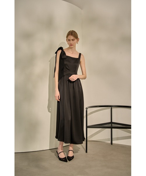 ERADIE(エラディエ)の「Double-Shoulder Ribbon Dress ダブルショルダーリボンドレス(ワンピース・レディース・シャンパン/レッド/ブラック・FREE)」の8枚目の写真