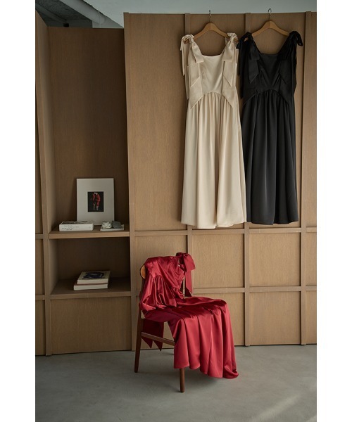 ERADIE(エラディエ)の「Double-Shoulder Ribbon Dress ダブルショルダーリボンドレス(ワンピース・レディース・シャンパン/レッド/ブラック・FREE)」の10枚目の写真