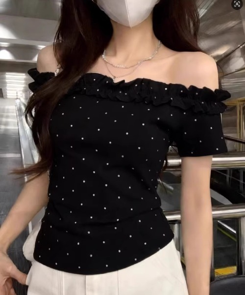 NoBelle（ノベル）の「ドット柄　フリルレースオフショルダーTシャツ（Tシャツ/カットソー・レディース・グレー/ホワイト/ブラック・L/M/S）」の3枚目の写真
