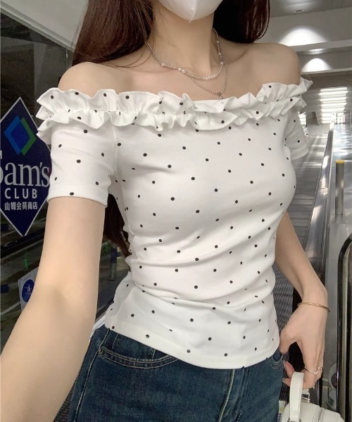 NoBelle（ノベル）の「ドット柄　フリルレースオフショルダーTシャツ（Tシャツ/カットソー・レディース・グレー/ホワイト/ブラック・L/M/S）」の4枚目の写真