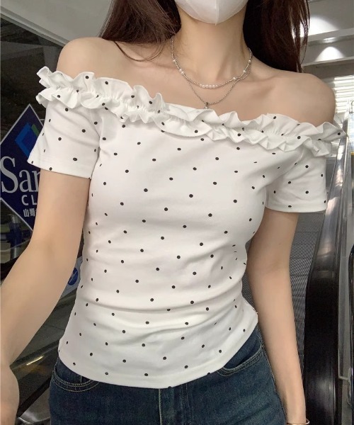 NoBelle（ノベル）の「ドット柄　フリルレースオフショルダーTシャツ（Tシャツ/カットソー・レディース・グレー/ホワイト/ブラック・L/M/S）」の5枚目の写真