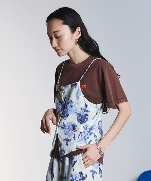ROSE BUD(ローズバッド)の「ROSE PRINT VEST(ベスト・レディース・オフホワイト/ダークオリーブ・ONE SIZE)」の4枚目の写真
