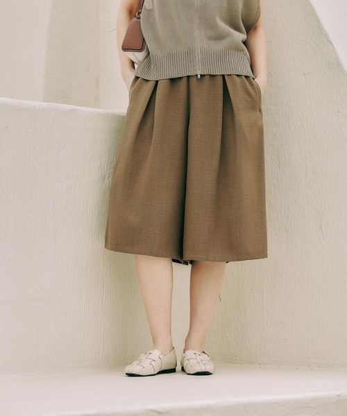 LEPSIM(レプシィム)の「《リネンライクドライシリーズ》タックハーフパンツ 637701(その他パンツ・レディース・カーキブラウン/ブラック/ライトベージュ・FREE)」の1枚目の写真