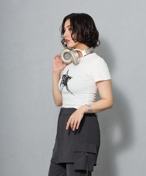 aremoi(アレモイ)の「スターグラフィック コンパクトTシャツ(Tシャツ/カットソー・レディース・ホワイト・SMALL/MEDIUM/LARGE)」の19枚目の写真