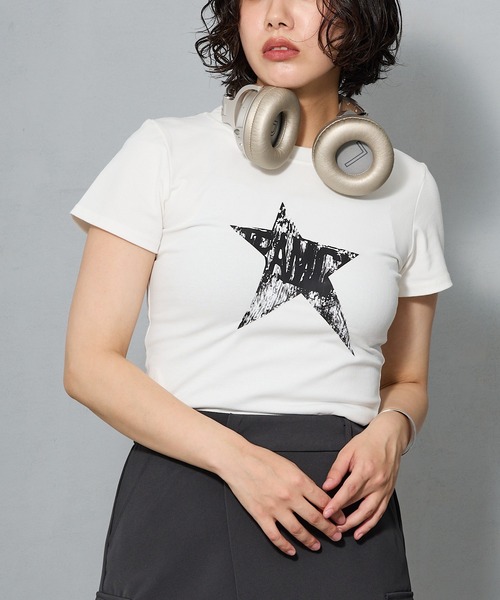 aremoi(アレモイ)の「スターグラフィック コンパクトTシャツ(Tシャツ/カットソー・レディース・ホワイト・SMALL/MEDIUM/LARGE)」の6枚目の写真