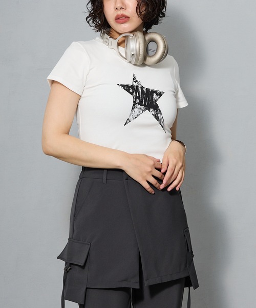 aremoi(アレモイ)の「スターグラフィック コンパクトTシャツ(Tシャツ/カットソー・レディース・ホワイト・SMALL/MEDIUM/LARGE)」の12枚目の写真