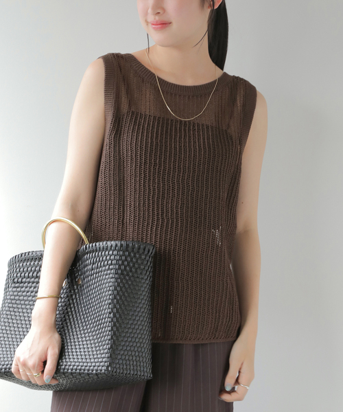 JOURNAL STANDARD relume(ジャーナルスタンダード レリューム)の「2WAYメッシュニットノースリーブ(ニット/セーター・レディース・ブラック/ベージュ/ブラウン・FREE)」の2枚目の写真