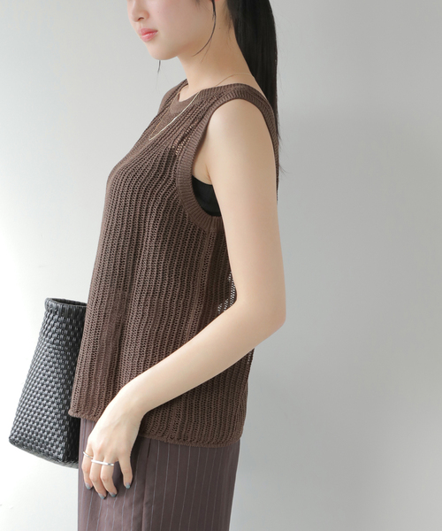 JOURNAL STANDARD relume(ジャーナルスタンダード レリューム)の「2WAYメッシュニットノースリーブ(ニット/セーター・レディース・ブラック/ベージュ/ブラウン・FREE)」の14枚目の写真