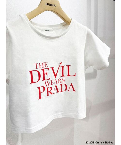 MURUA(ムルーア)の「【プラダを着た悪魔】バックイラストTシャツ(Tシャツ/カットソー・レディース・ホワイト・FREE)」の4枚目の写真