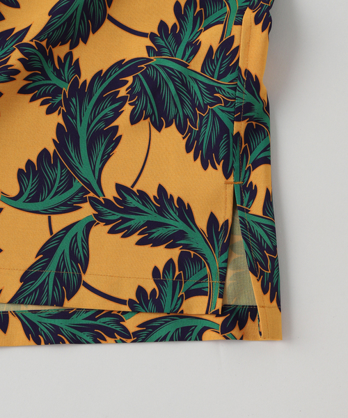 WHITE MOUNTAINEERING(ホワイトマウンテニアリング)の「White Mountaineering BOTANICAL PATTERN OPEN COLLAR SHIRT(シャツ/ブラウス・メンズ・マスタード・3/2)」の4枚目の写真