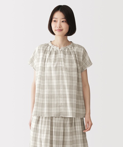 無印良品(ムジルシリョウヒン)の「婦人 強撚 シアーフレンチスリーブブラウス(シャツ/ブラウス・レディース・ブラック/ダークグリーン/ホワイト系/ブラック系・S/M/L/XL)」の2枚目の写真
