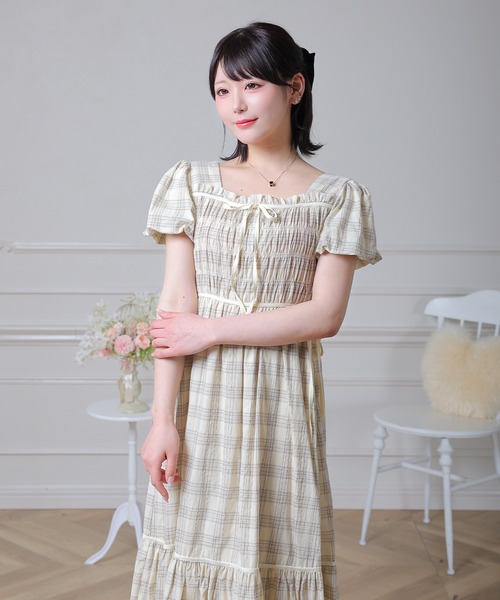 Anely(アネリー)の「スクエアネック チェック柄 パフ袖 ロング ワンピース(ワンピース・レディース・アイボリー/ベージュ/ブラック・FREE)」の5枚目の写真