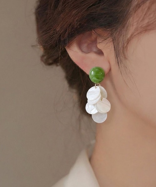 yu-ka(ユーカ)の「YU-KA:ナチュラルモダンピアス Natural modern earrings(ピアス(両耳用)・レディース・グリーン・FREE)」の1枚目の写真