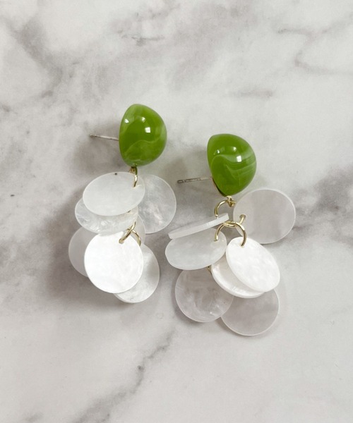 yu-ka(ユーカ)の「YU-KA:ナチュラルモダンピアス Natural modern earrings(ピアス(両耳用)・レディース・グリーン・FREE)」の2枚目の写真