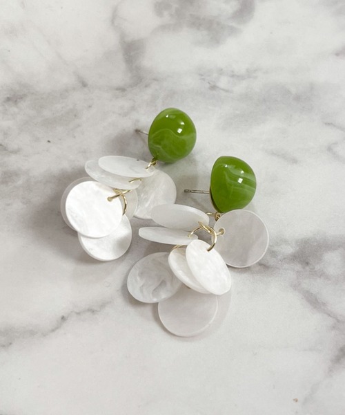 yu-ka(ユーカ)の「YU-KA:ナチュラルモダンピアス Natural modern earrings(ピアス(両耳用)・レディース・グリーン・FREE)」の3枚目の写真