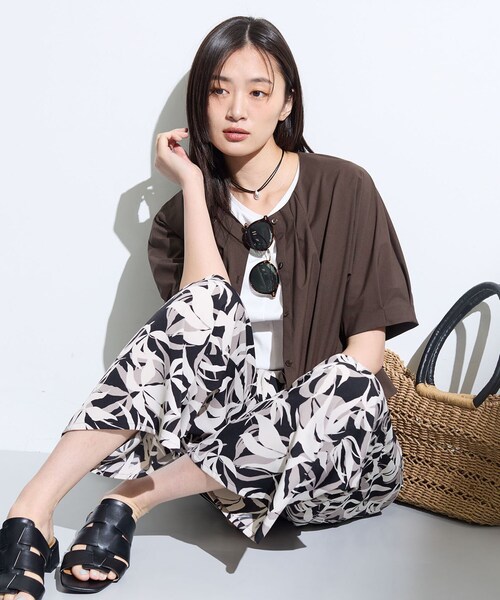 INDIVI（インディヴィ）の「【撥水／UVカット】タックデザインブラウス（シャツ/ブラウス・レディース・ダークブラウン/ブラック・05/13/15 /38/34/19）」の6枚目の写真